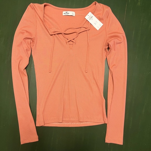 Woman’s Hollister Long Sleeve Top - Picture 6 of 12